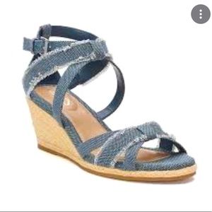 Chaps Sadria denim espadrille jute rafia wedge heels. Size 9B ❤️